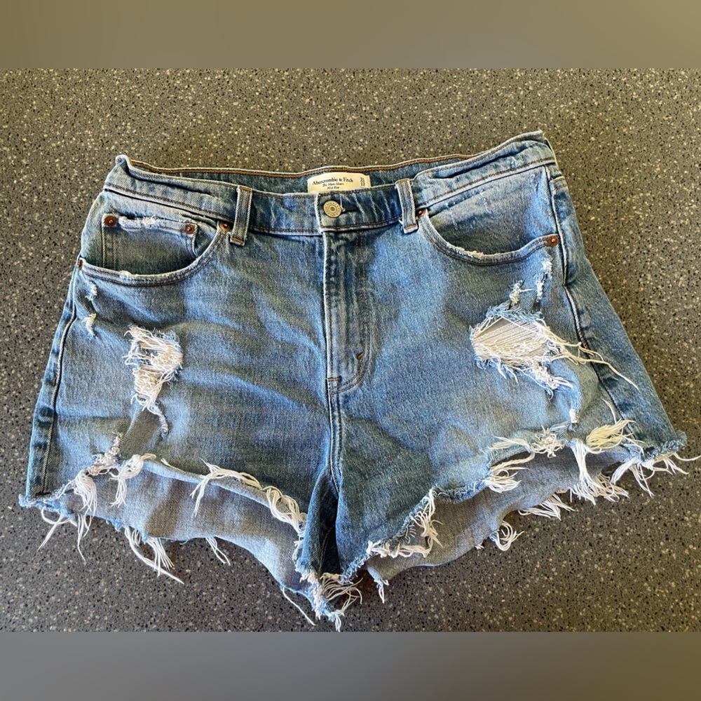 Abercrombie & Fitch The Mom Short Mid Rise distressed shorts